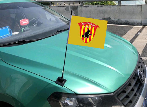 Benevento Serie A Bandiera sul cofano dell'auto